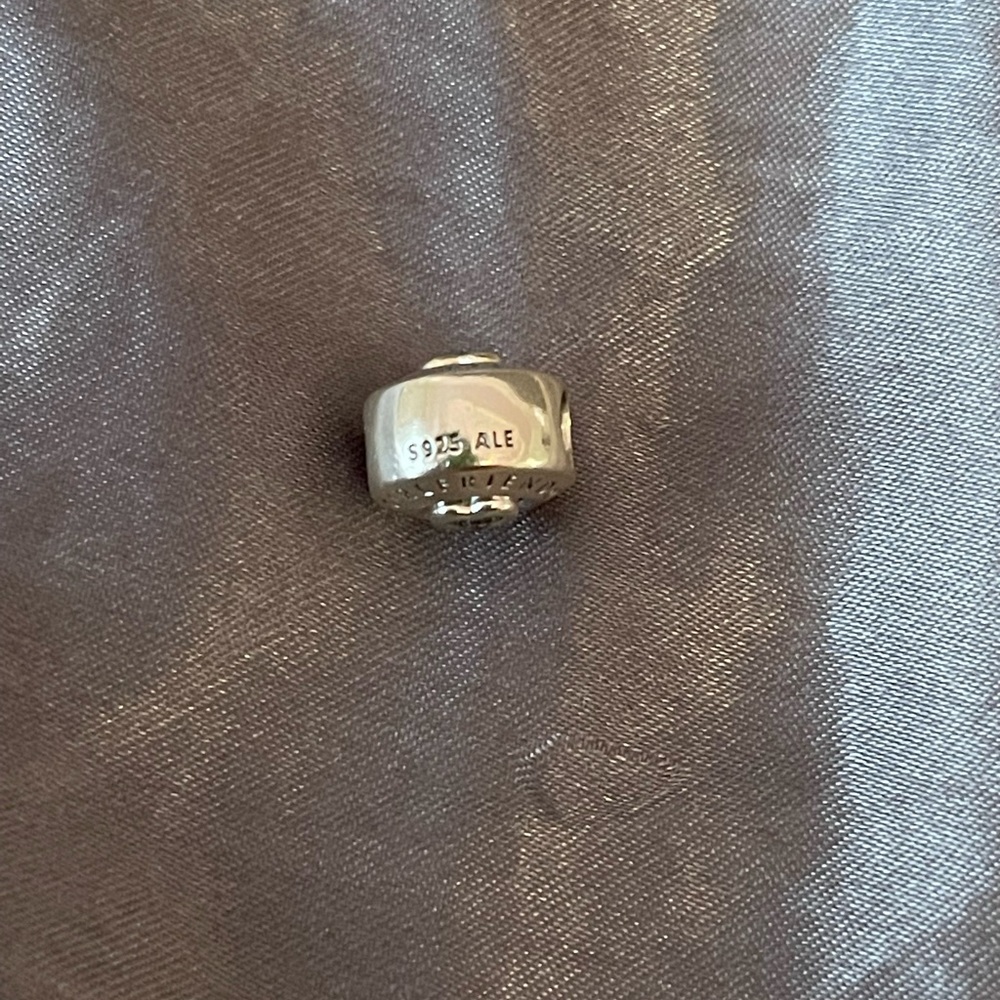 PANDORA - GIRLFRIEND CHARM - Picture 2 of 3